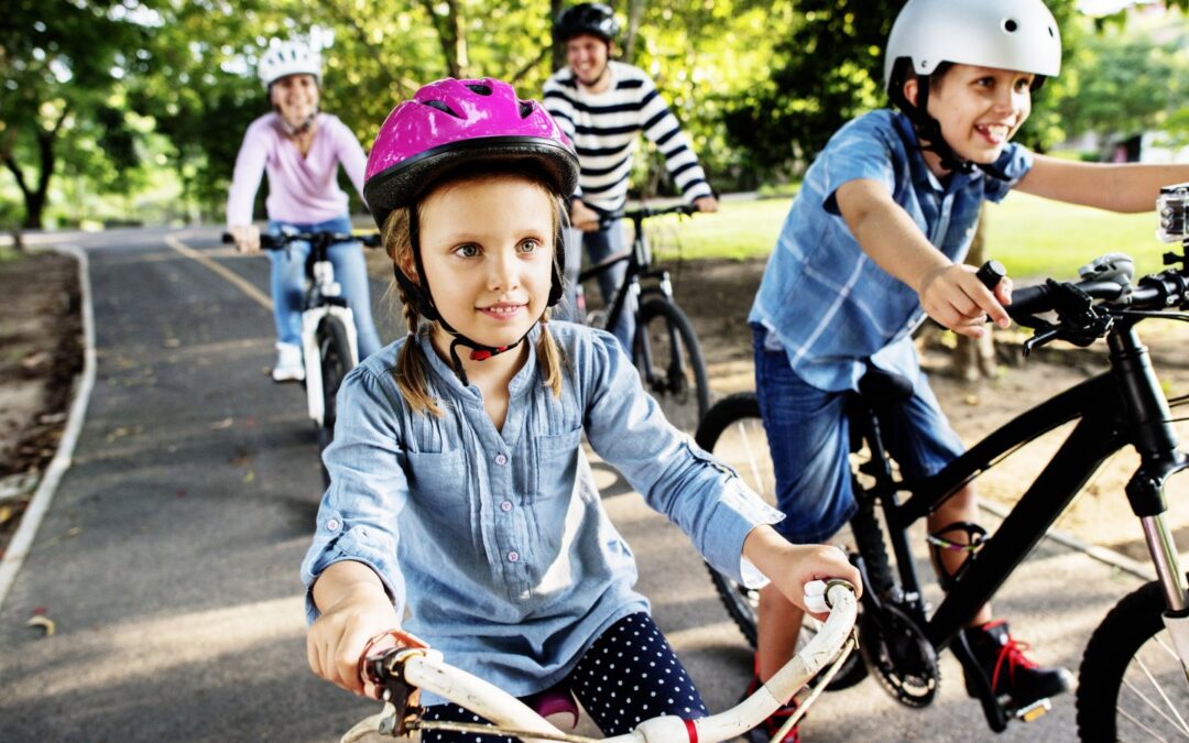 Bezpieczne rowerowe trasy rodzinne: Przewodnik dla rodzin kochających aktywność na świeżym powietrzu