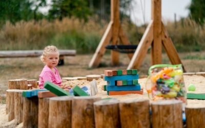 Plac zabaw w ogrodzie – jak wybrać rozwiązanie dopasowane do wieku dziecka?