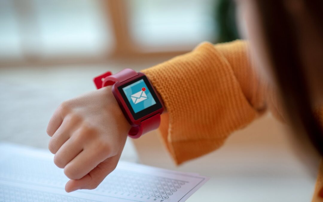 Smartwatch dla dziecka bez telefonu – co sprawdzić przed wyborem karty SIM i uruchomieniem?